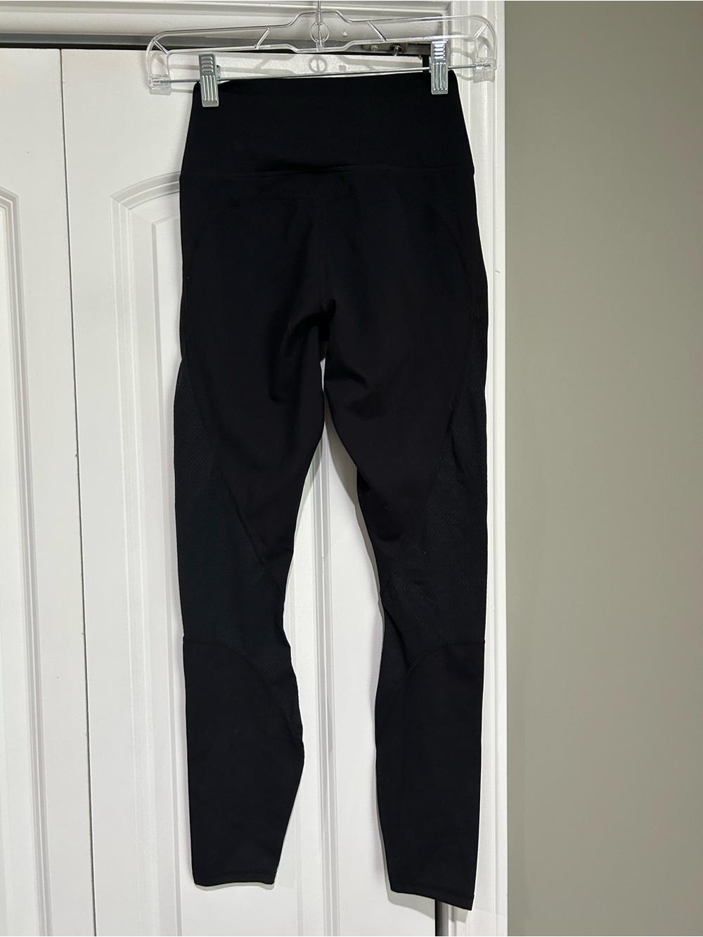 HALARA Black High-Rise Mesh-Panel Leggings - Picture 4 of 7